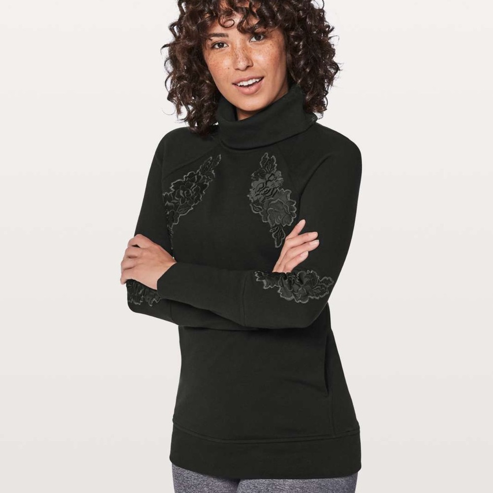 Lululemon Embroidered To You Tunic black size 4